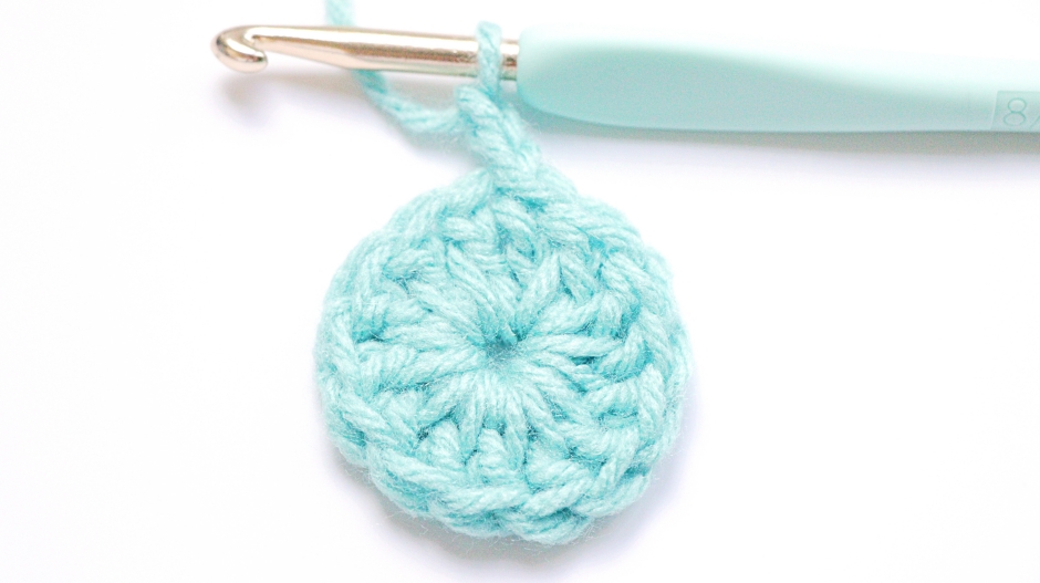 Half Double Crochet - crochet in the round - building up the rounds