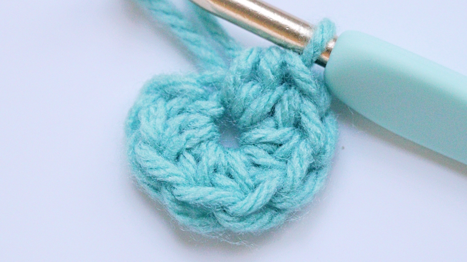 Half Double Crochet Stitch In the Round - doing hdc stitches in the first chain