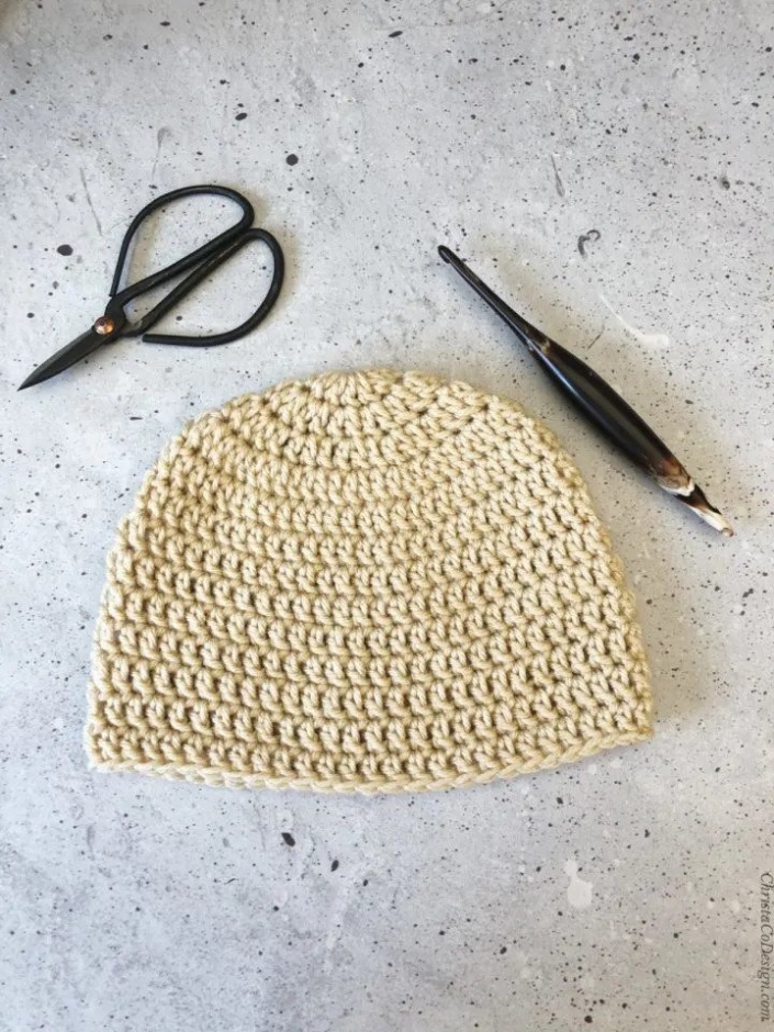 basic crochet beanie for any crocheter